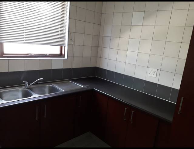 1,172M² BUSINESS TO LET IN IRENE